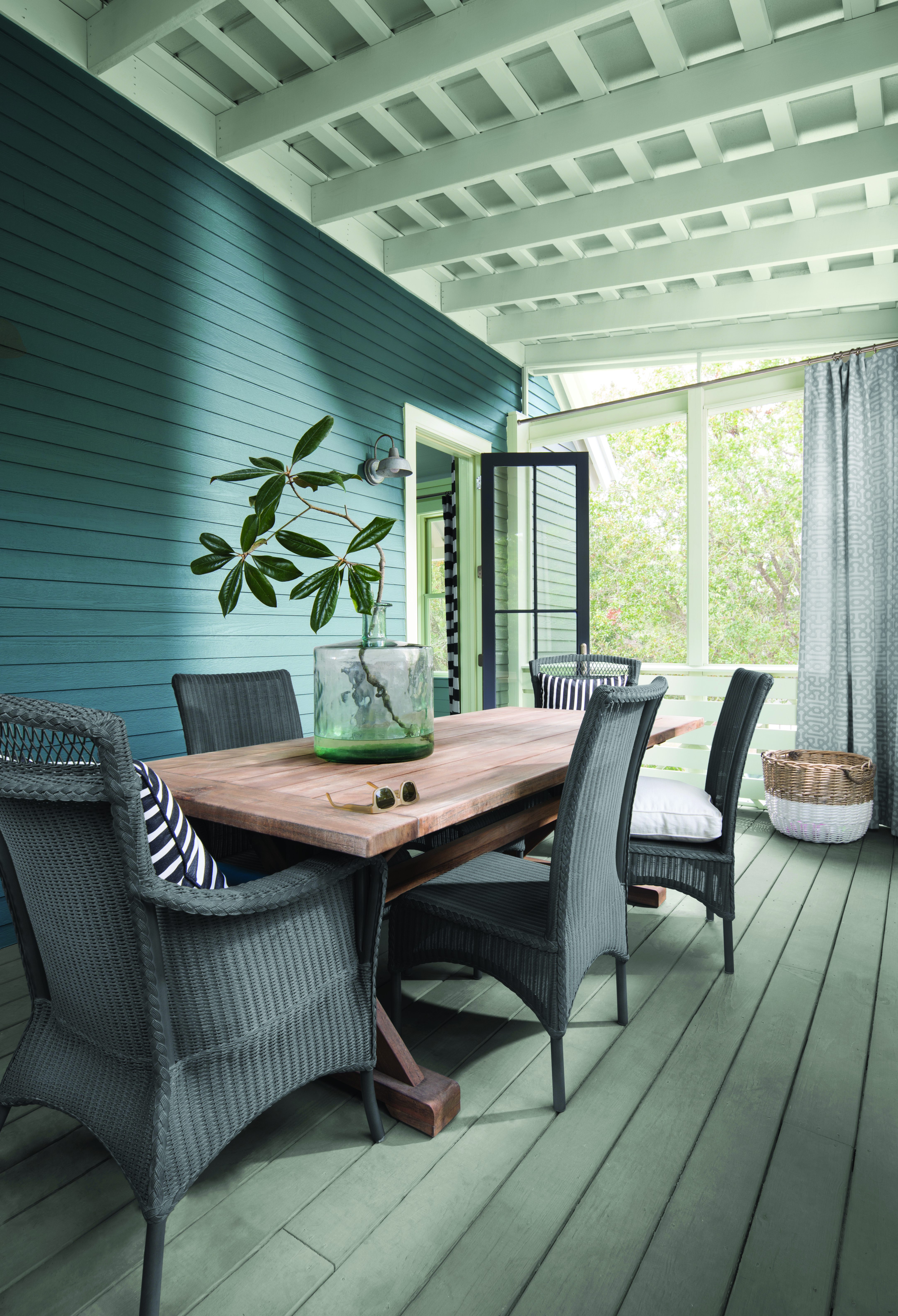 covered-dining-area-porch.jpg