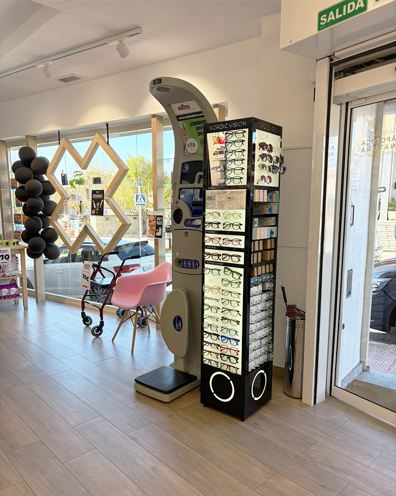 Interior de la Farmacia M5 en Alpedrete, Madrid