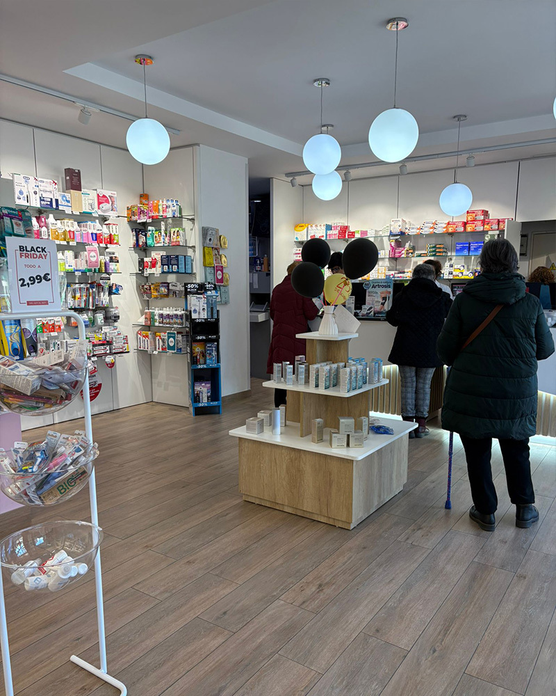 Interior de la Farmacia M5 en Alpedrete, Madrid