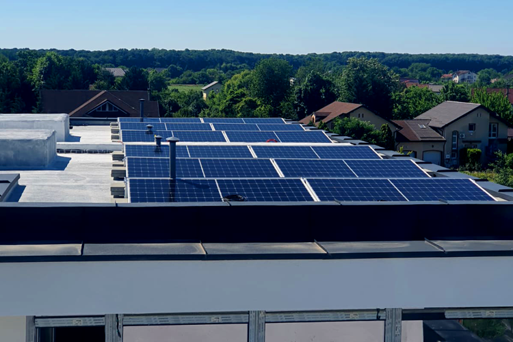 Invertor SolaX pentru sistem fotovoltaic, monitorizare inteligentă în timp real