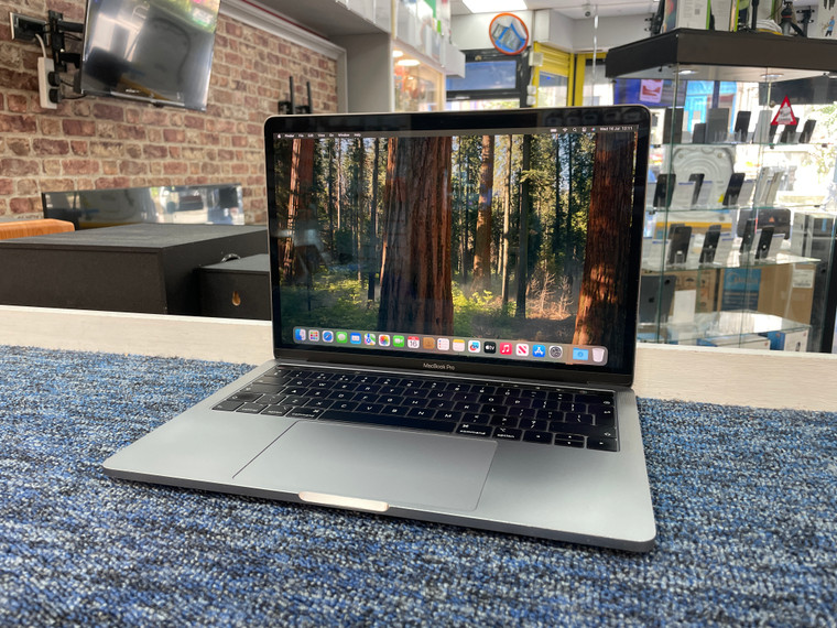 Apple MacBook Pro A1989 13.3" Grey | Core i5 | 8GB | 250GB SSD| '559-2051'