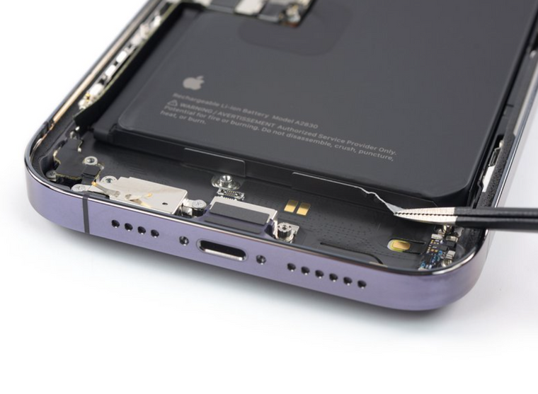 iPhone 14 Pro Max Charge Port Cleaning Service | 30 Mins