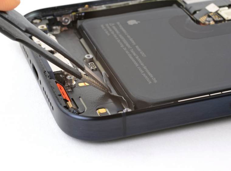 iPhone 15 Pro Max Charge Port Replacement Service | 30 Mins