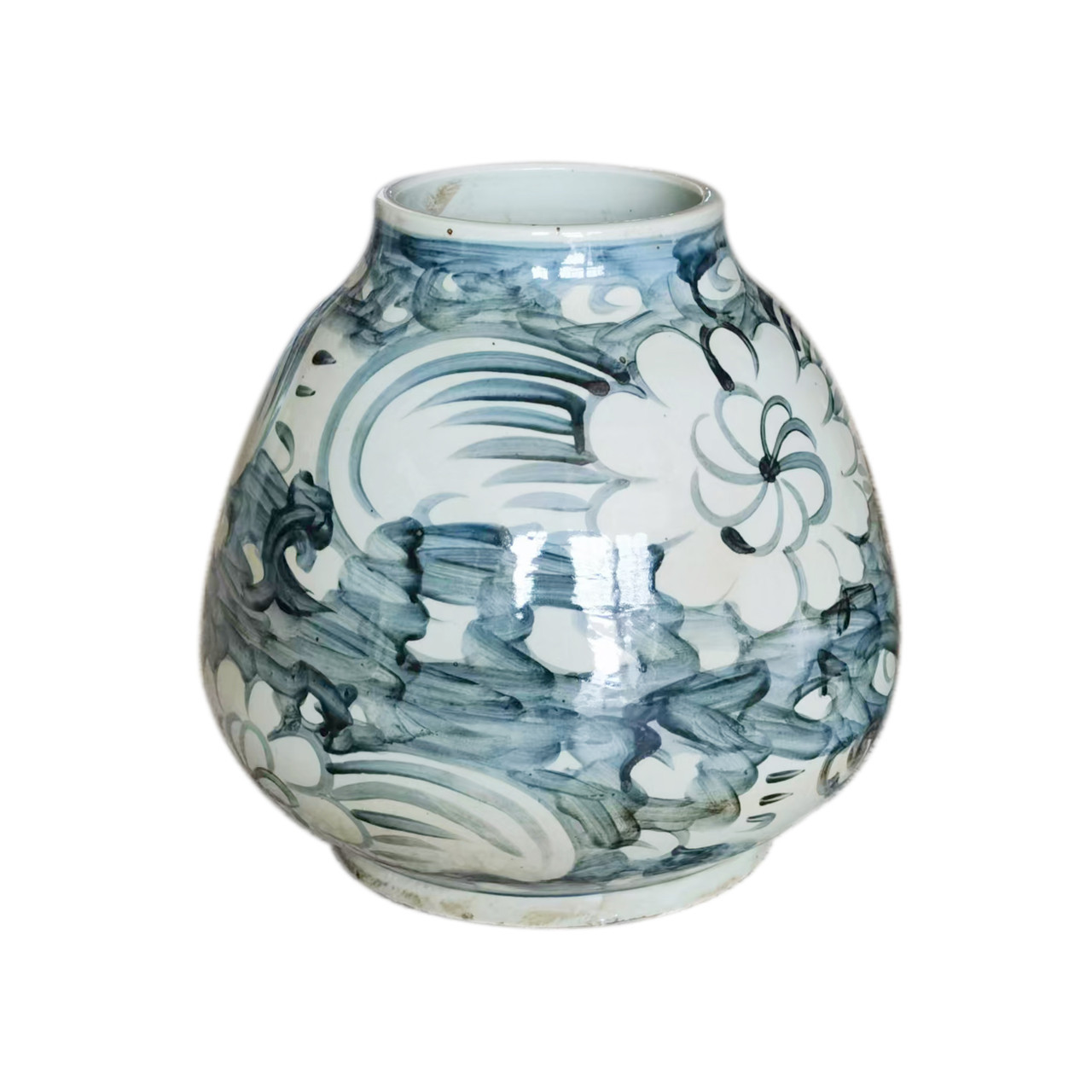 Glass vs. Ceramic Vases: Which One Is Right for Your Home?