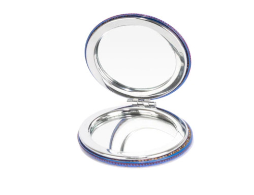 Mandala Compact Mirror features 1x and 2x magnification Mandala Compact Mirror features 1x and 2x magnification