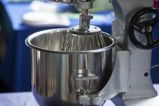 Improve Restaurant Sales and Productivity With the Right Equipment