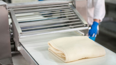 The Differences Between a Dough Sheeter and a Dough Roller - Pro Restaurant  Equipment