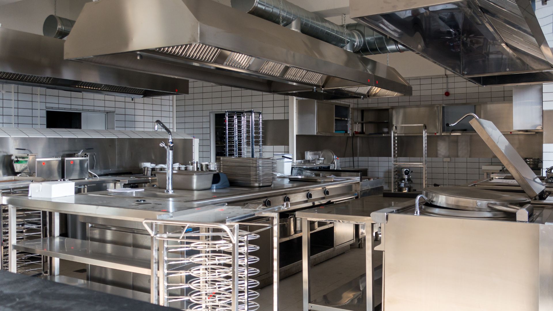 what are the procedures to be followed in commercial kitchen