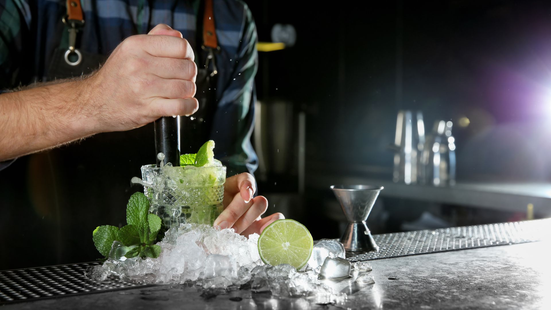 Why Crushed Ice Is Always Better Than Cubed - Pro Restaurant Equipment