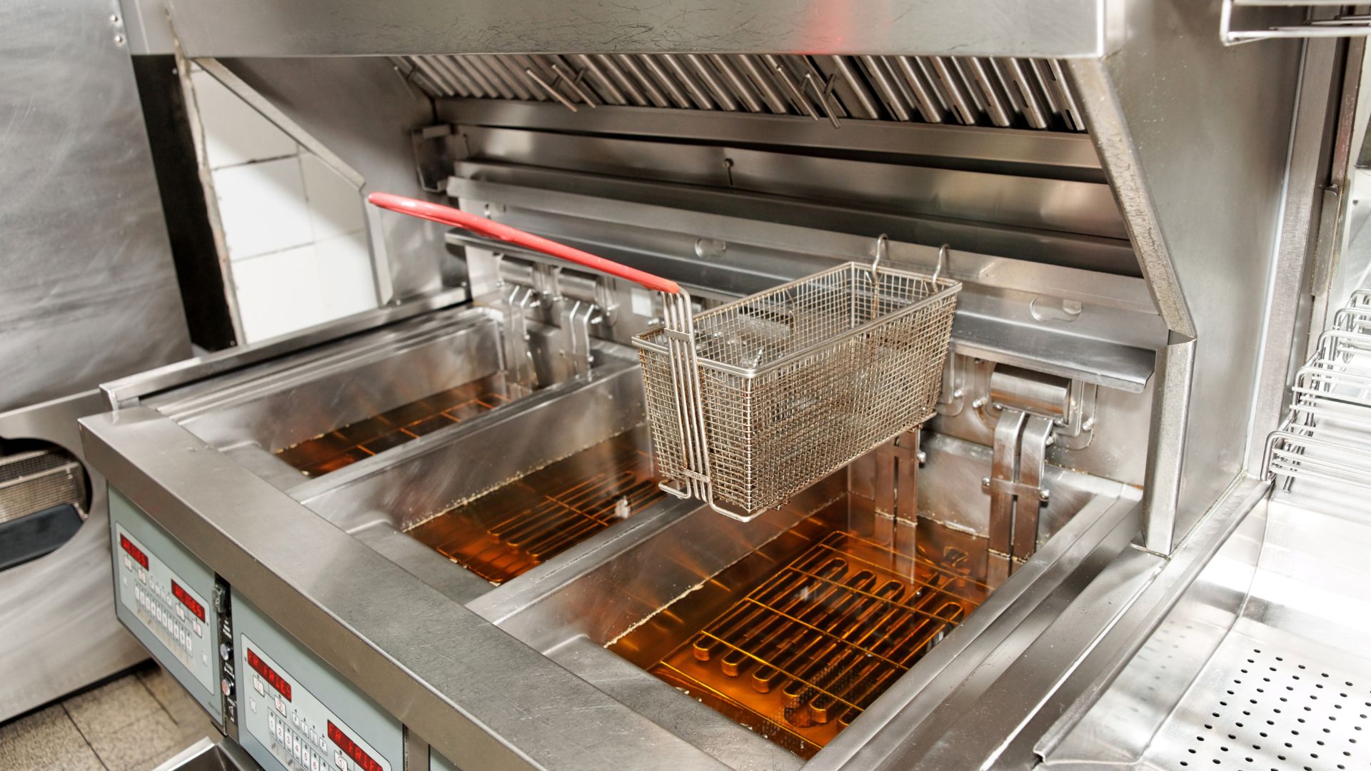 5 Reasons Deep Fryers Need Good Ventilation - Pro Restaurant Equipment