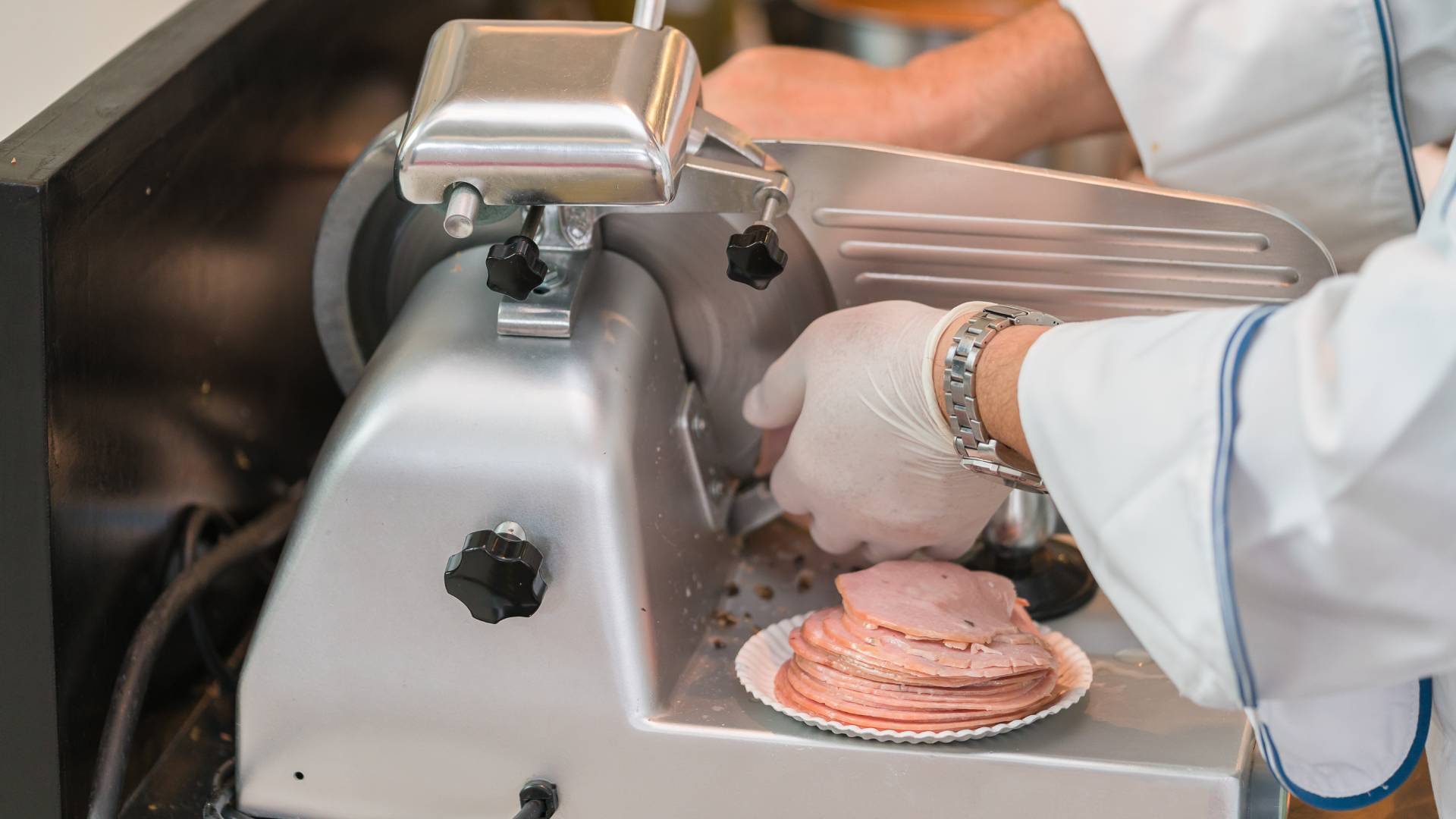 Meat Cutter Lesson What Are the Differences: Gravity vs. Automatic Meat Slicers - Pro ...