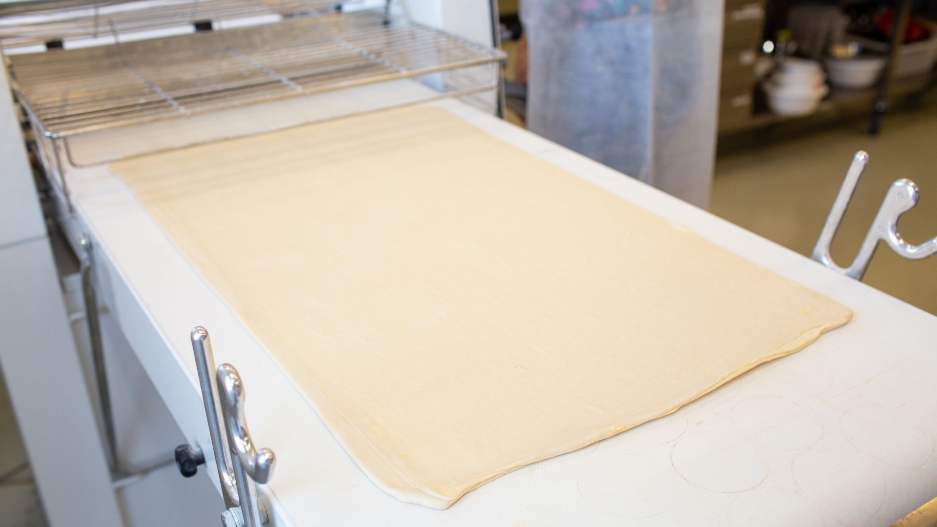 The Differences Between a Dough Sheeter and a Dough Roller - Pro Restaurant  Equipment