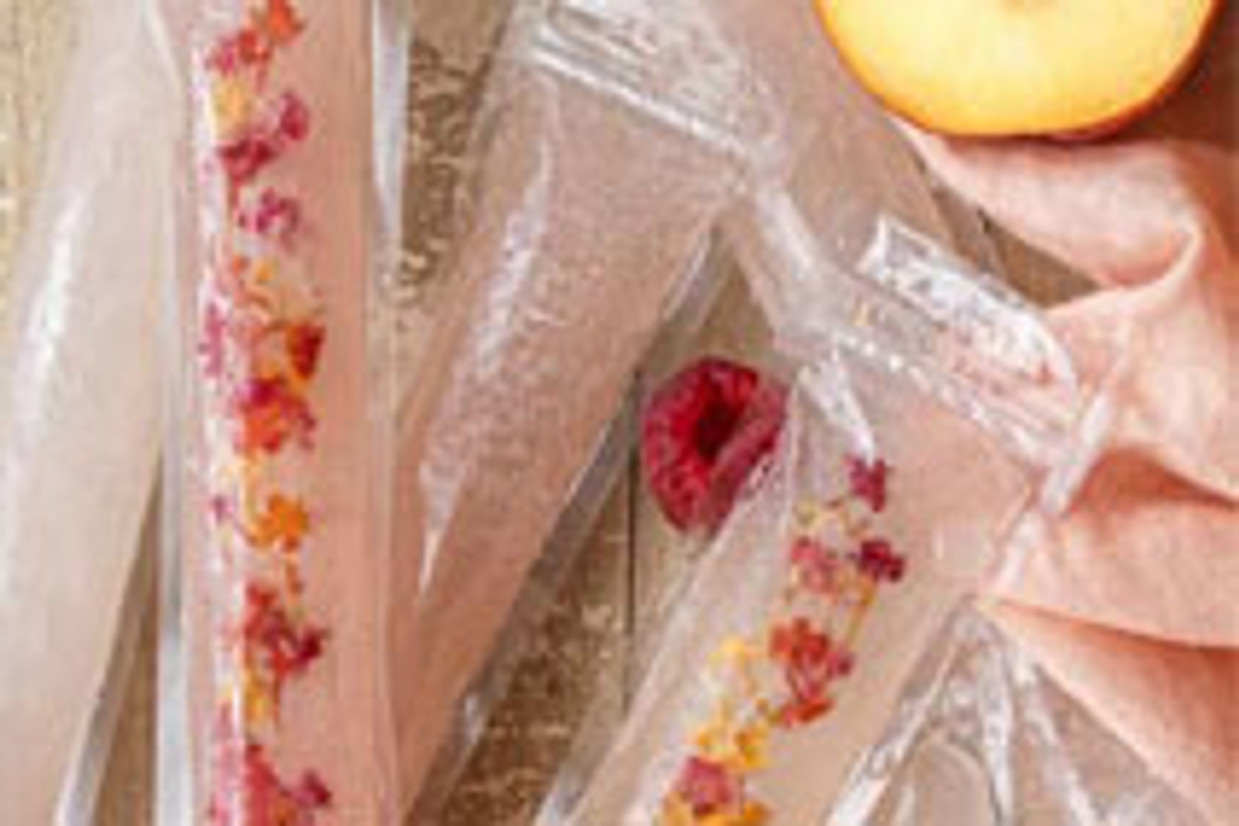 Fruitful Blends Peach Raspberry Boozy Pop Fruitful Blends Peach Raspberry Boozy Pop