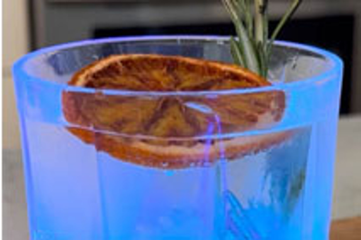 Glowing Gin & Tonic Glowing Gin & Tonic