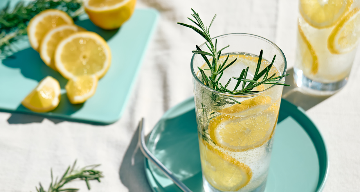 New Year, New Bar Cart: Light & Low-Calorie Sips for 2026