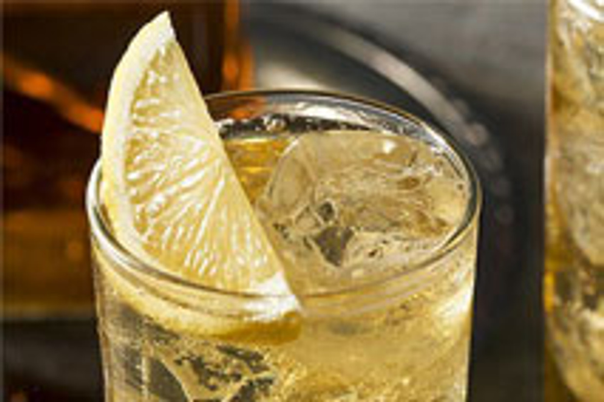 Whiskey Ginger Highball Whiskey Ginger Highball