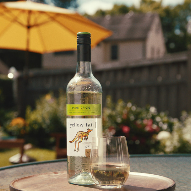 Yellow Tail Pinot Grigio - 750 mL - 750ML - Glass