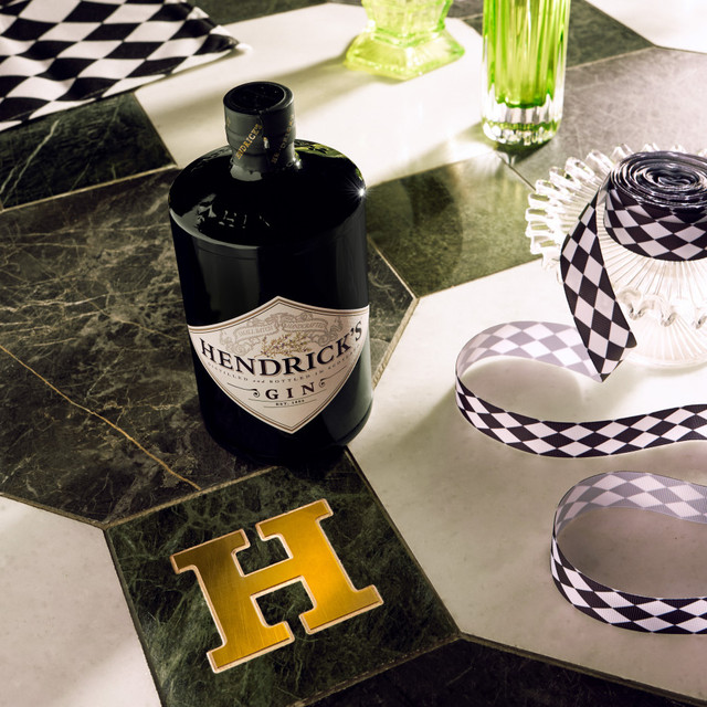 Hendrick's Cabinets of Curiosities Combo Pack with Flora Adora