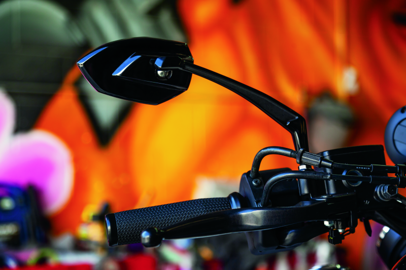 Kuryakyn #5947 - Thresher Grip Metric Black