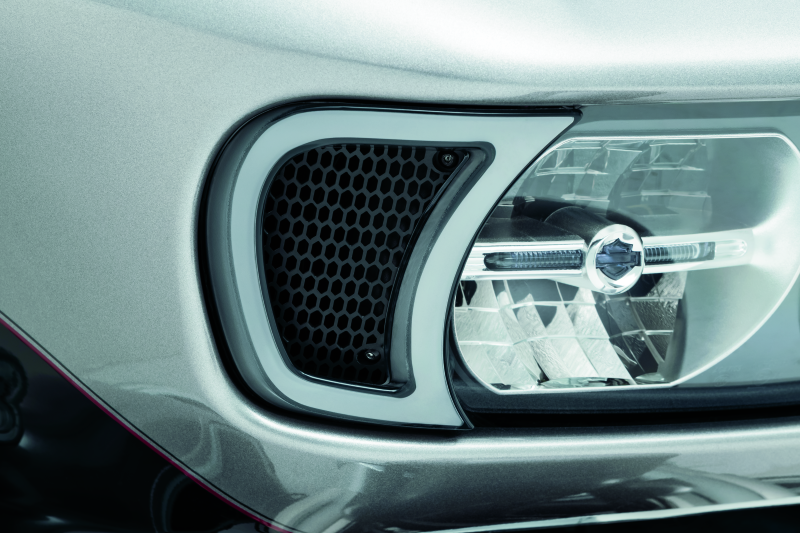 Kuryakyn #2947 - Tracer Headlight Vent Accents Road Glide