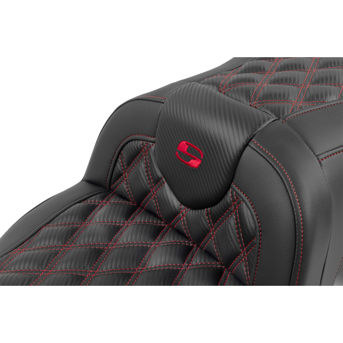 Saddlemen #823-07-206B4 - RoadSofa™ Seat - with Backrest - Carbon Fiber - Lattice Stitch - Red Stitch - FLTR/FLHX '23-'24