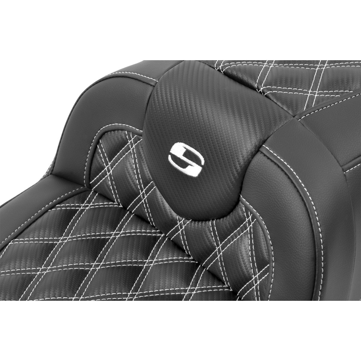 Saddlemen #823-07-206B6 - RoadSofa™ Seat - with Backrest - Carbon Fiber - Lattice Stitch - White Stitch - FLTR/FLHX '23-'24
