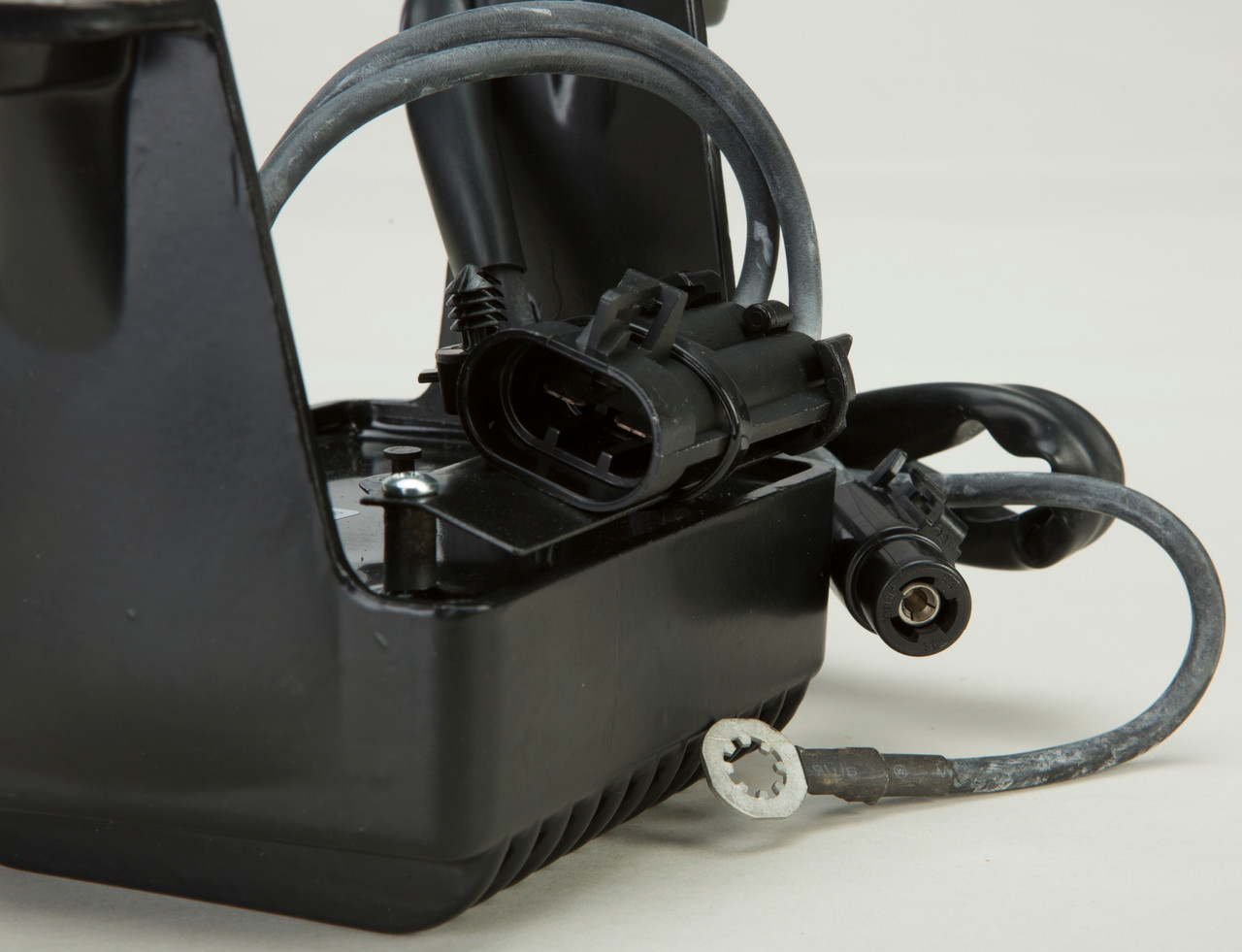 Harddrive Regulator Black Touring `04-05 Oem 74505-04