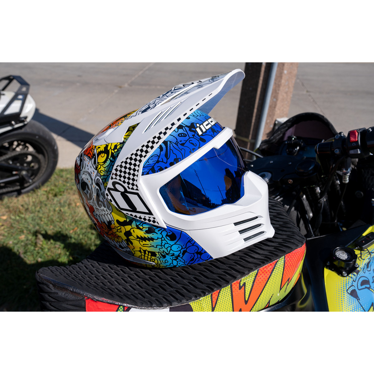 Icon - Elsinore™ Helmet - Doodle 3 - White - XS