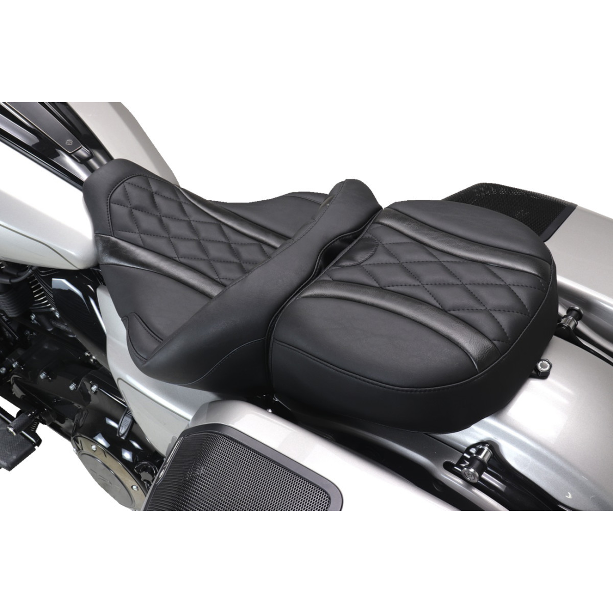 Mustang #89411 - Deluxe One-Piece, 2-Up Seat - Diamond - Black Stitch - FLT/FLH '23-'25