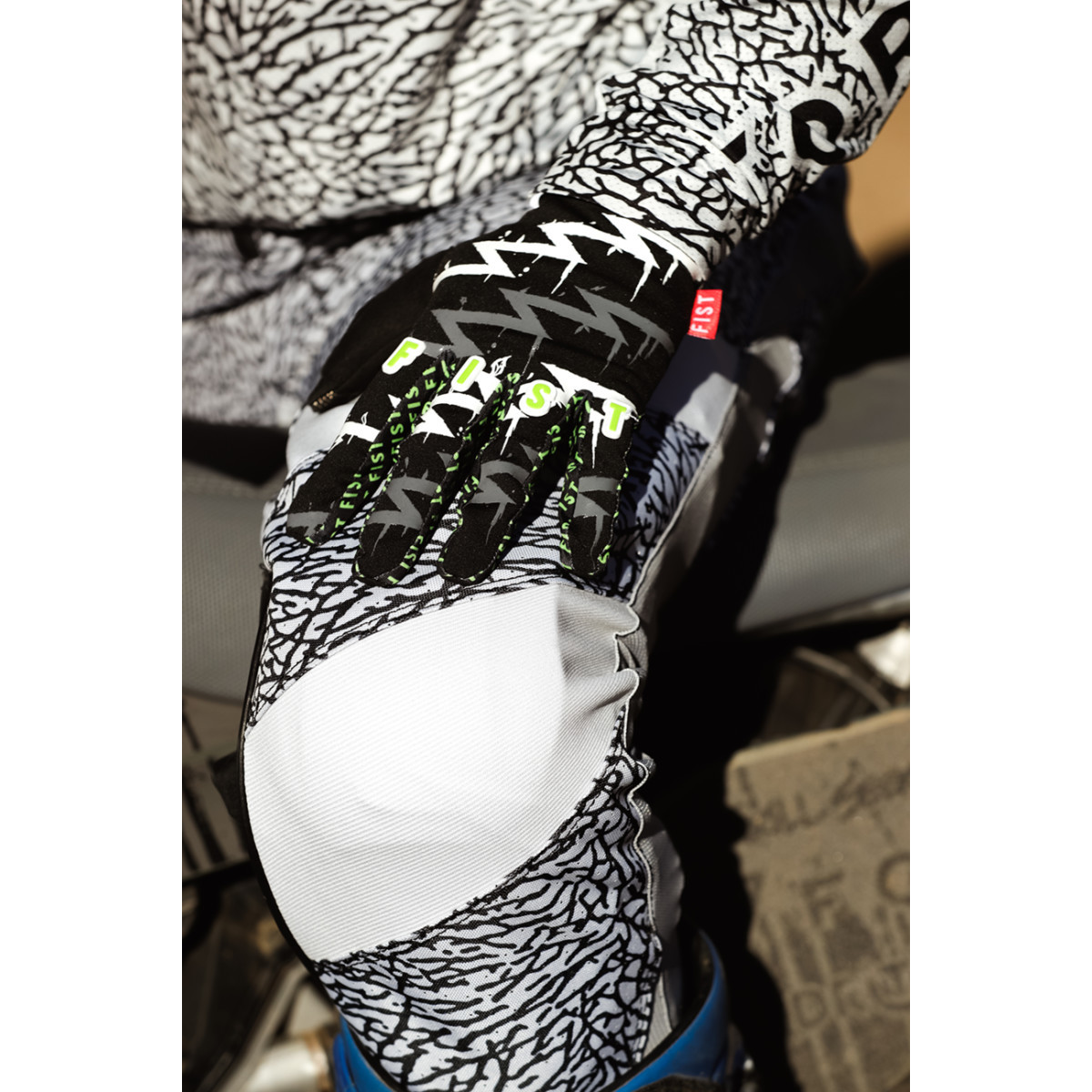 Fist Handwear #F-GS-01522-2XL - Strapped Taka Higashino Cali Roll Gloves - 2XL