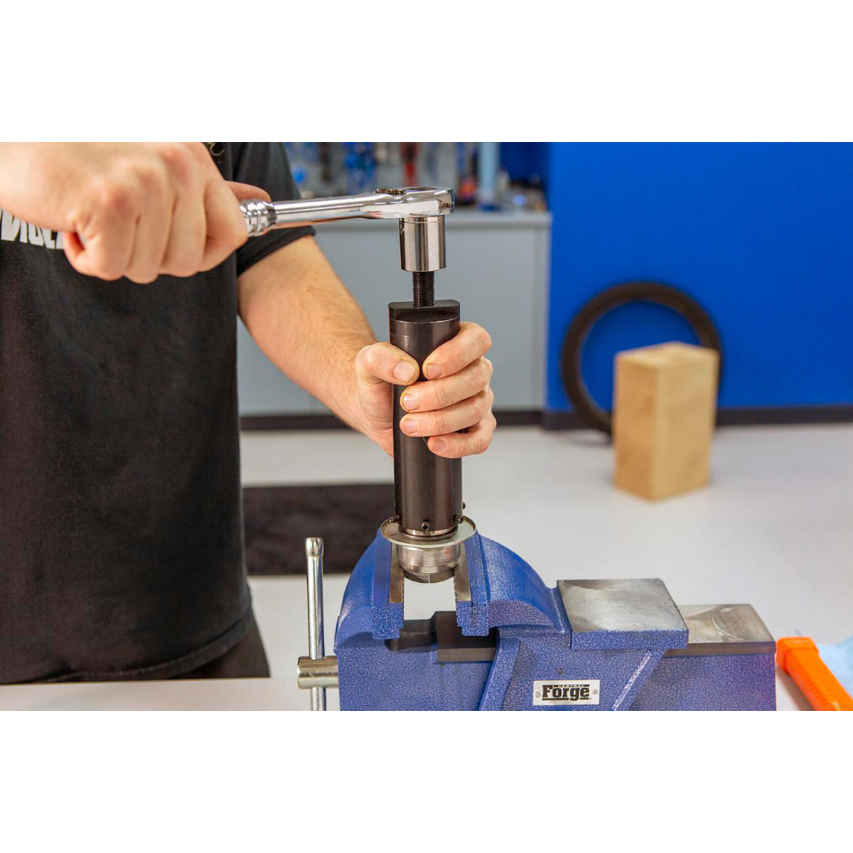 Motion PRO #08-0667 - Steering Stem Bearing Puller