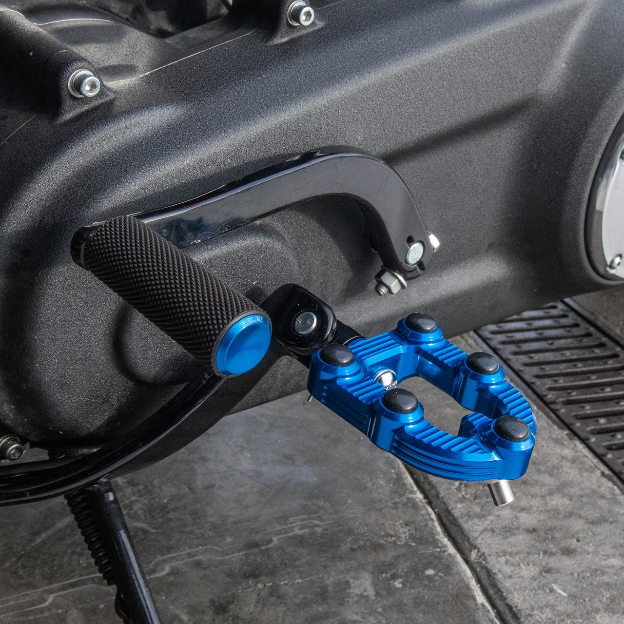 Arlen Ness #400-009 - Ness-MX Footpegs, Blue - 18-up Softail Driver