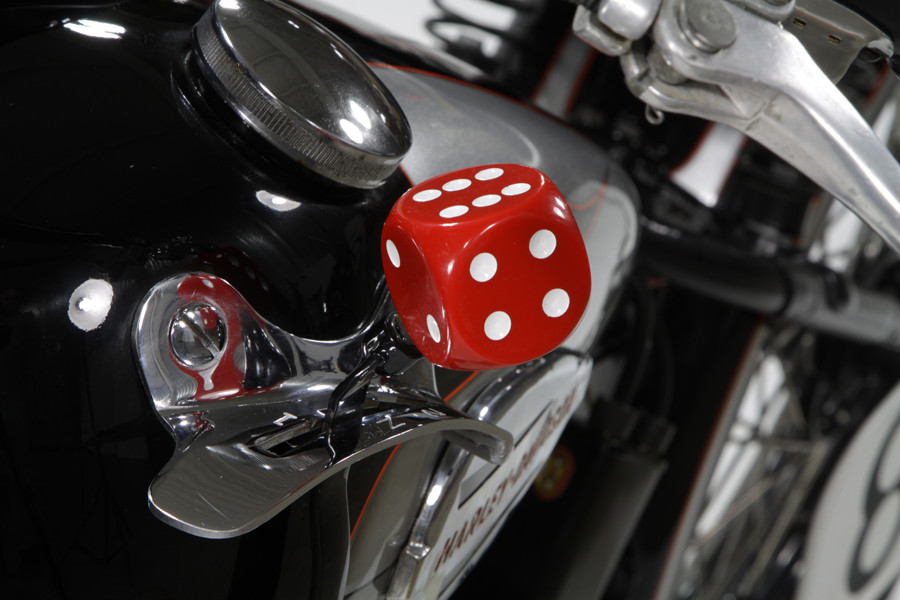 V-Twin - Red Dice Style Shifter Knob