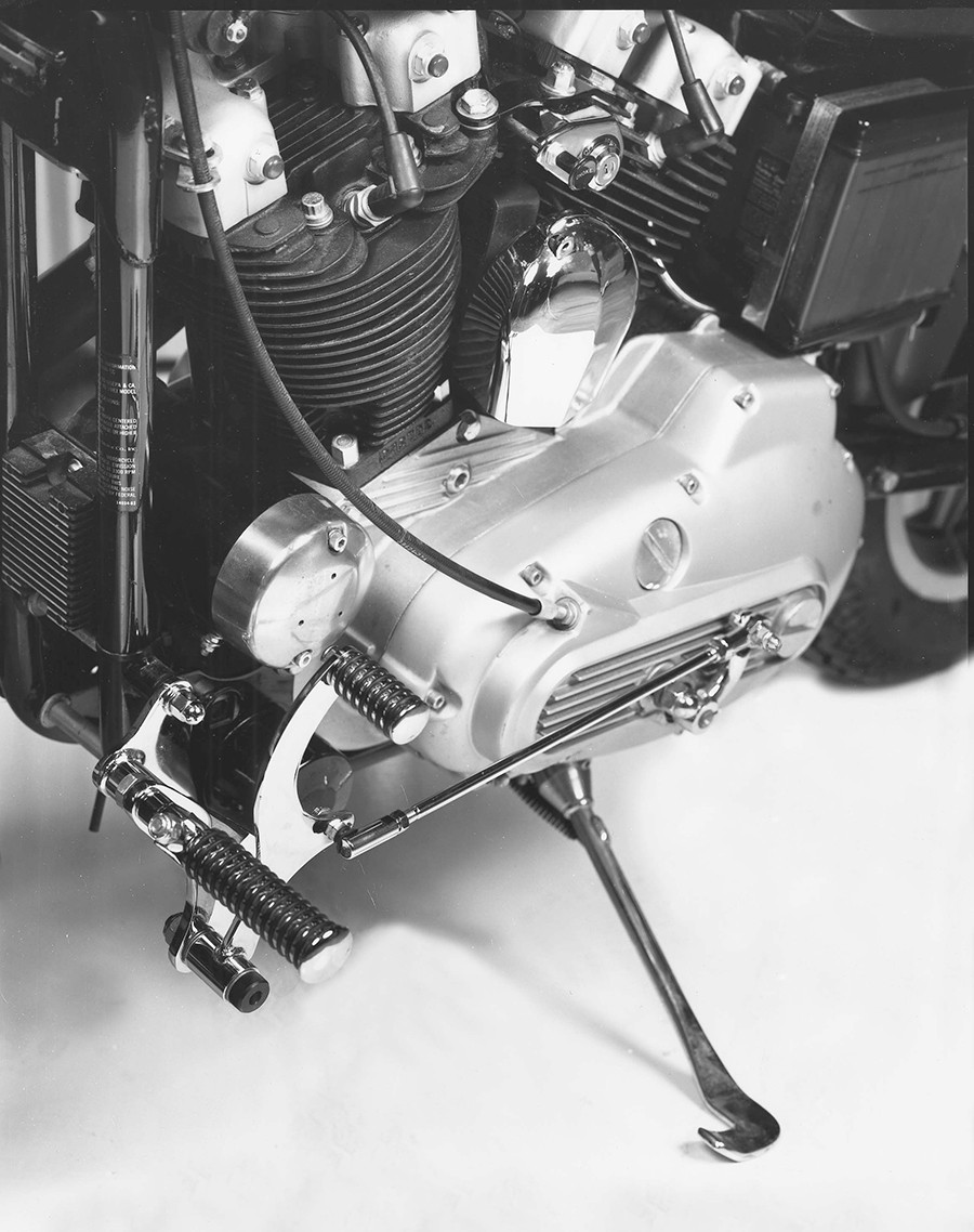 V-Twin - Factory Sample Daniel Boone Forward Control Kit Chrome