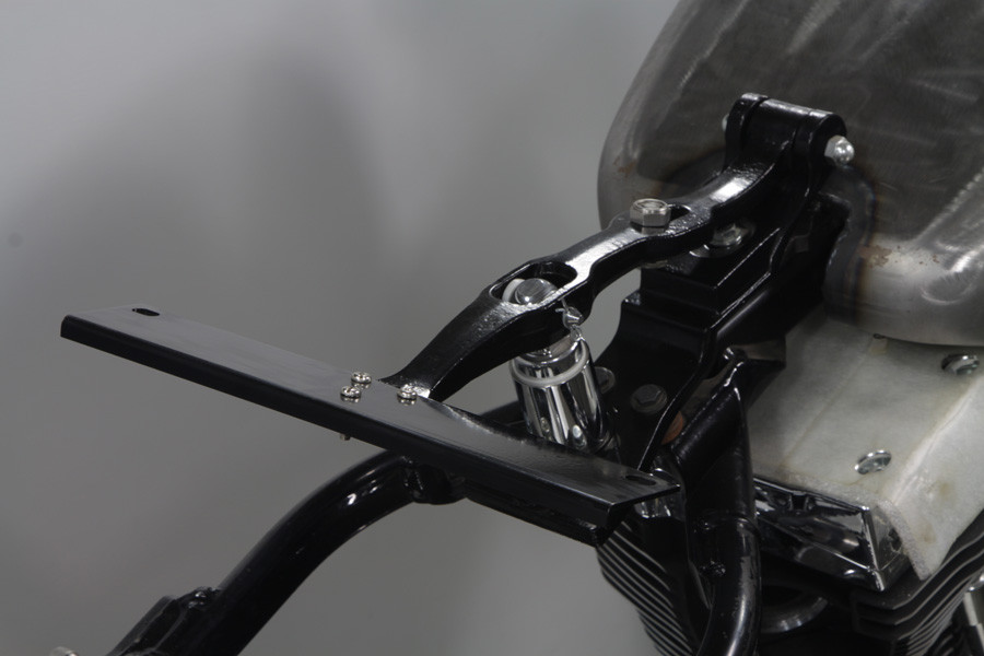 V-Twin - Black Seat T and Chrome Piston Kit