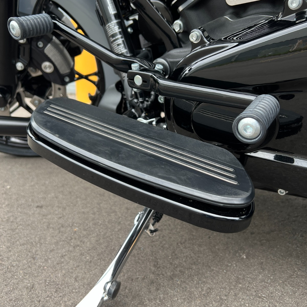 Hogworks Driver Floorboards for Harley® Touring & Softail '86-'25 | Black