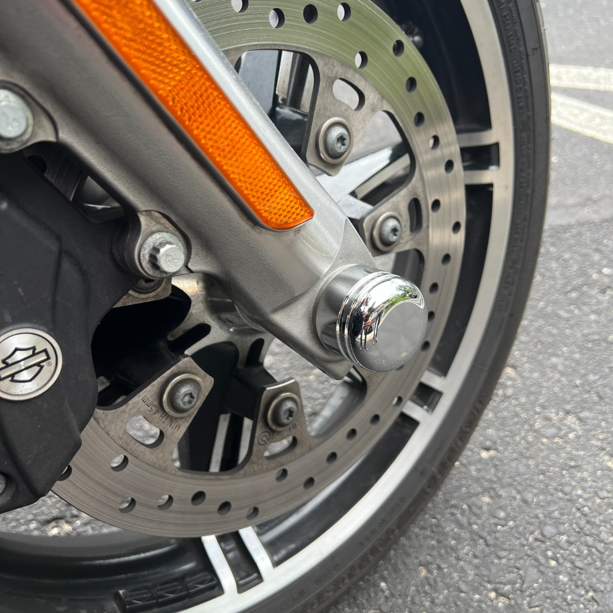 Hogworks Contrast Cut Chrome Front Axle Nut Covers for Harley-davidson® Motorcycles