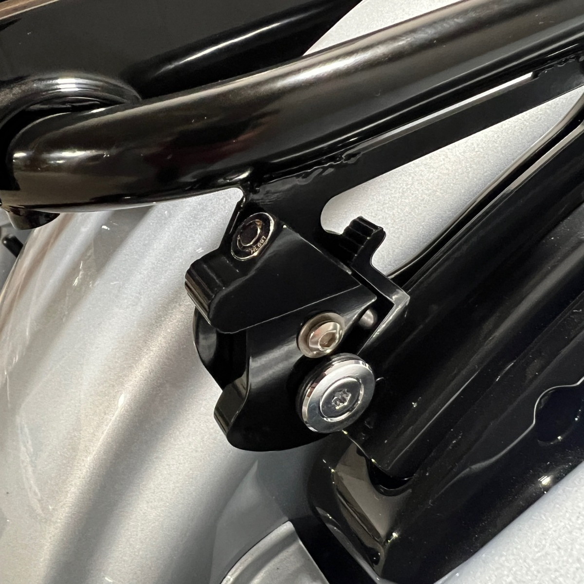 Hogworks Locking Quick Release Clamp Kit for Harley-davidson® Motorcycles | Black