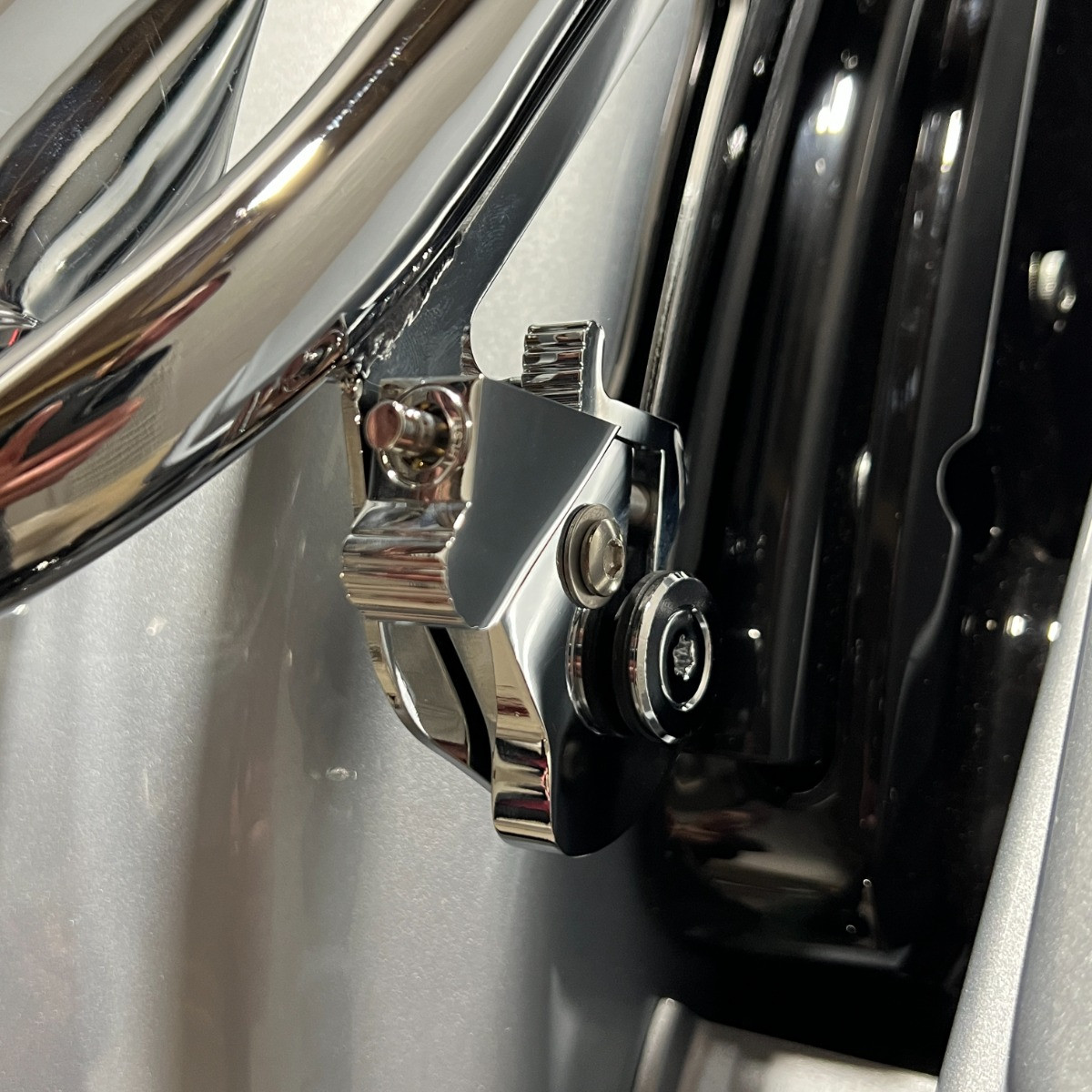 Hogworks Locking Quick Release Clamp Kit for Harley-davidson® Motorcycles | Chrome
