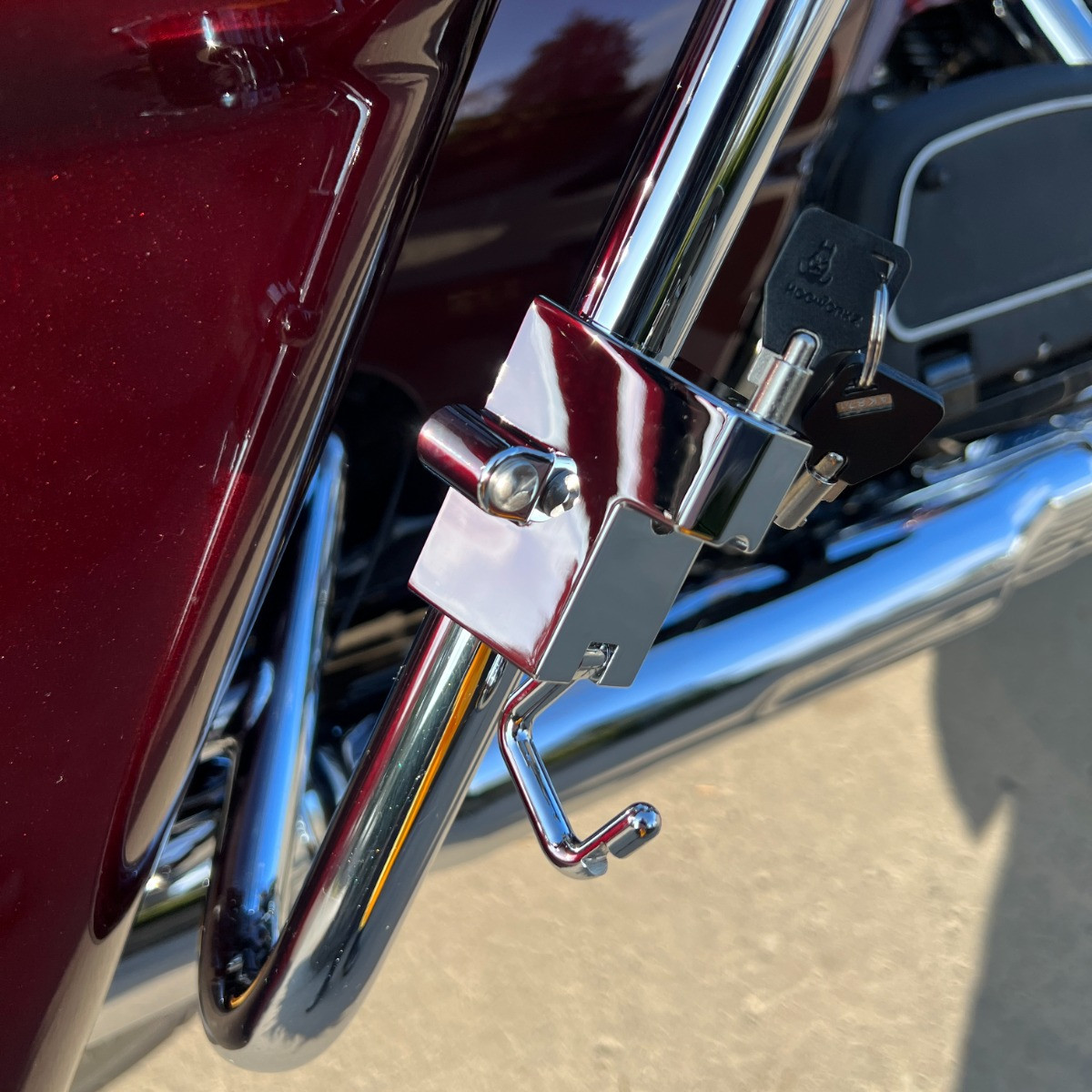 Hogworks Hogworkz® Fort Knox Universal Helmet Lock | Chrome