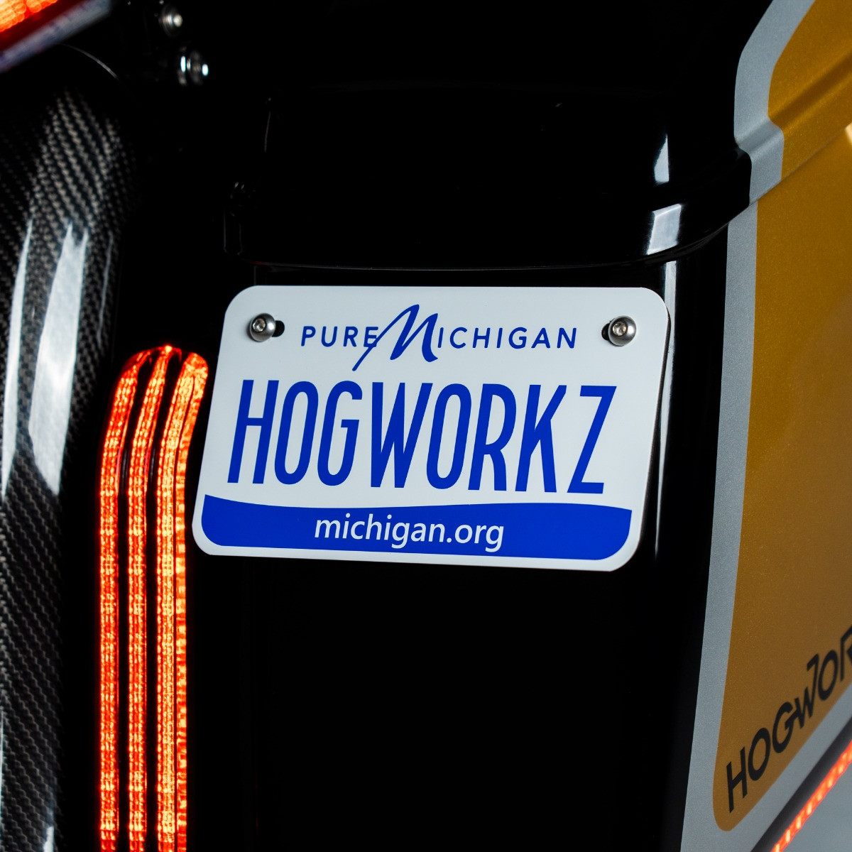 Hogworks Hogworkz® Horizontal Saddlebag License Plate Mount | Chrome