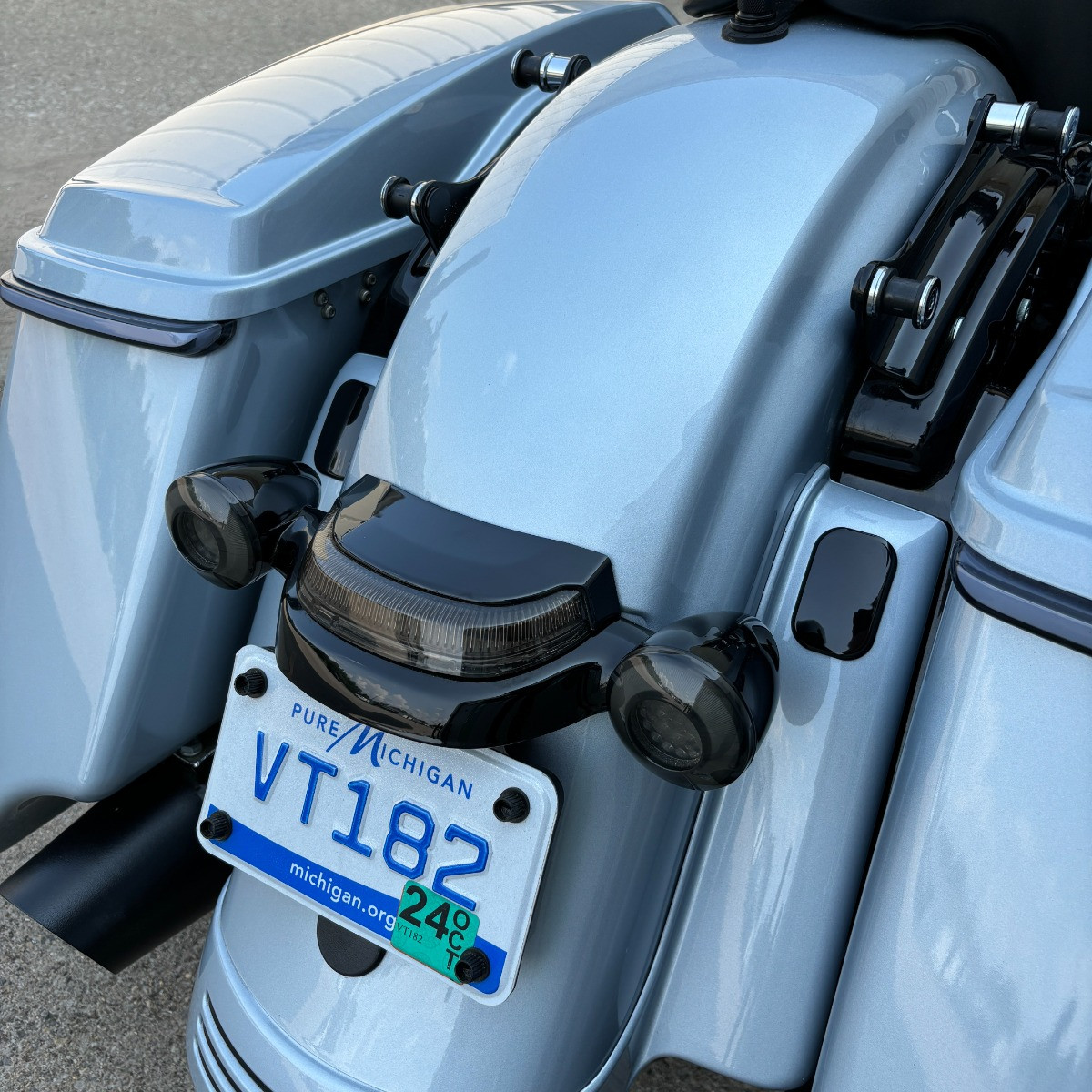 Hogworks Antenna Hole Covers / Fillers for Harley® Touring '06-'25 - Blocked | Gloss Black