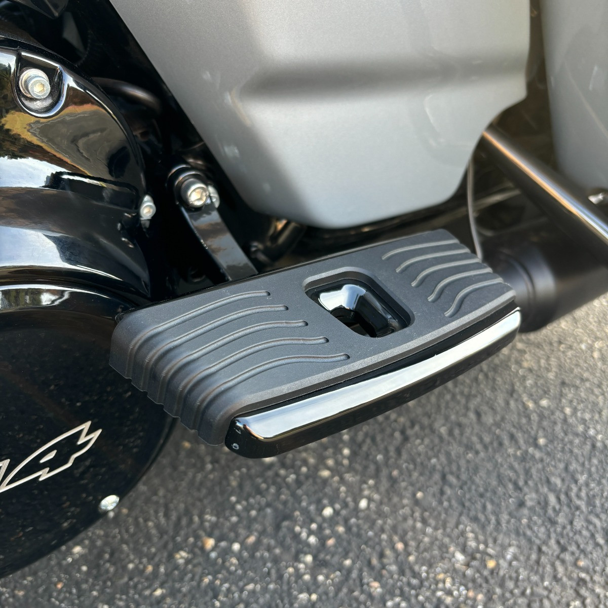 Hogworks Hogworkz® Riot Passenger Floorboards for Harley® Touring & Softail '86-'25