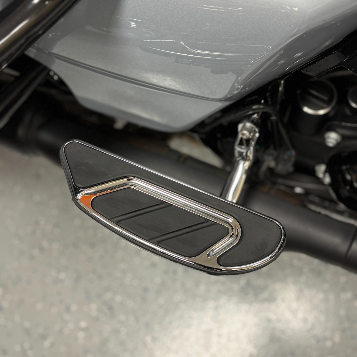 Hogworks Hogworkz® Method Passenger Floorboards for Harley® Touring & Softail '86-'25