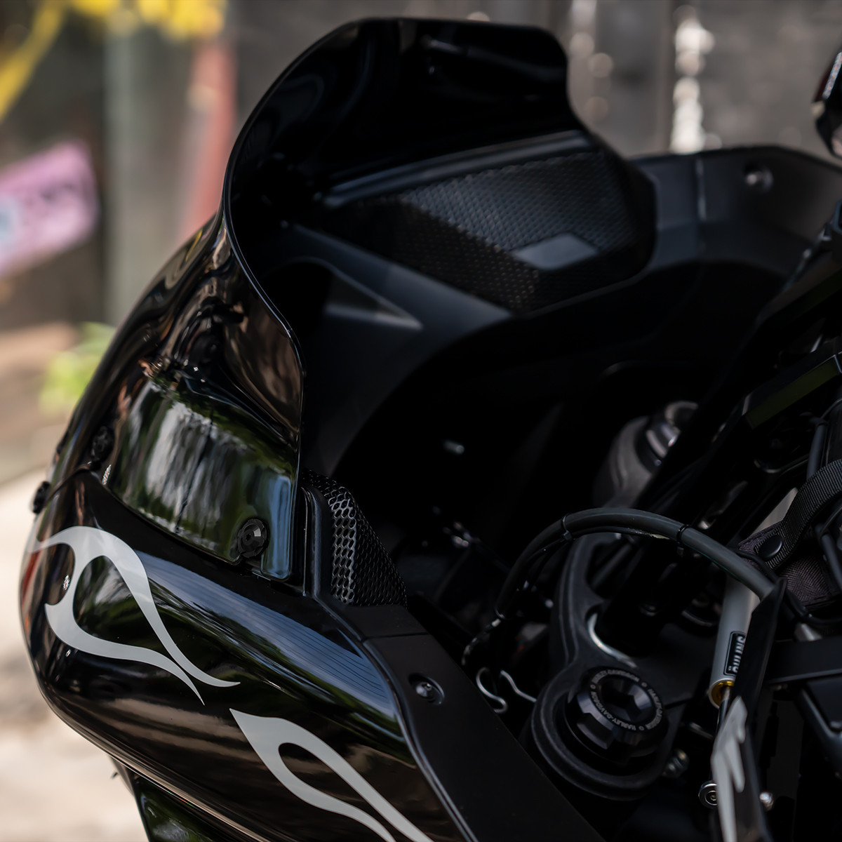Hogworks Hogworkz® Flowz 6" Windshield for Harley® Low Rider ST '22-'25 | Dark Smoke