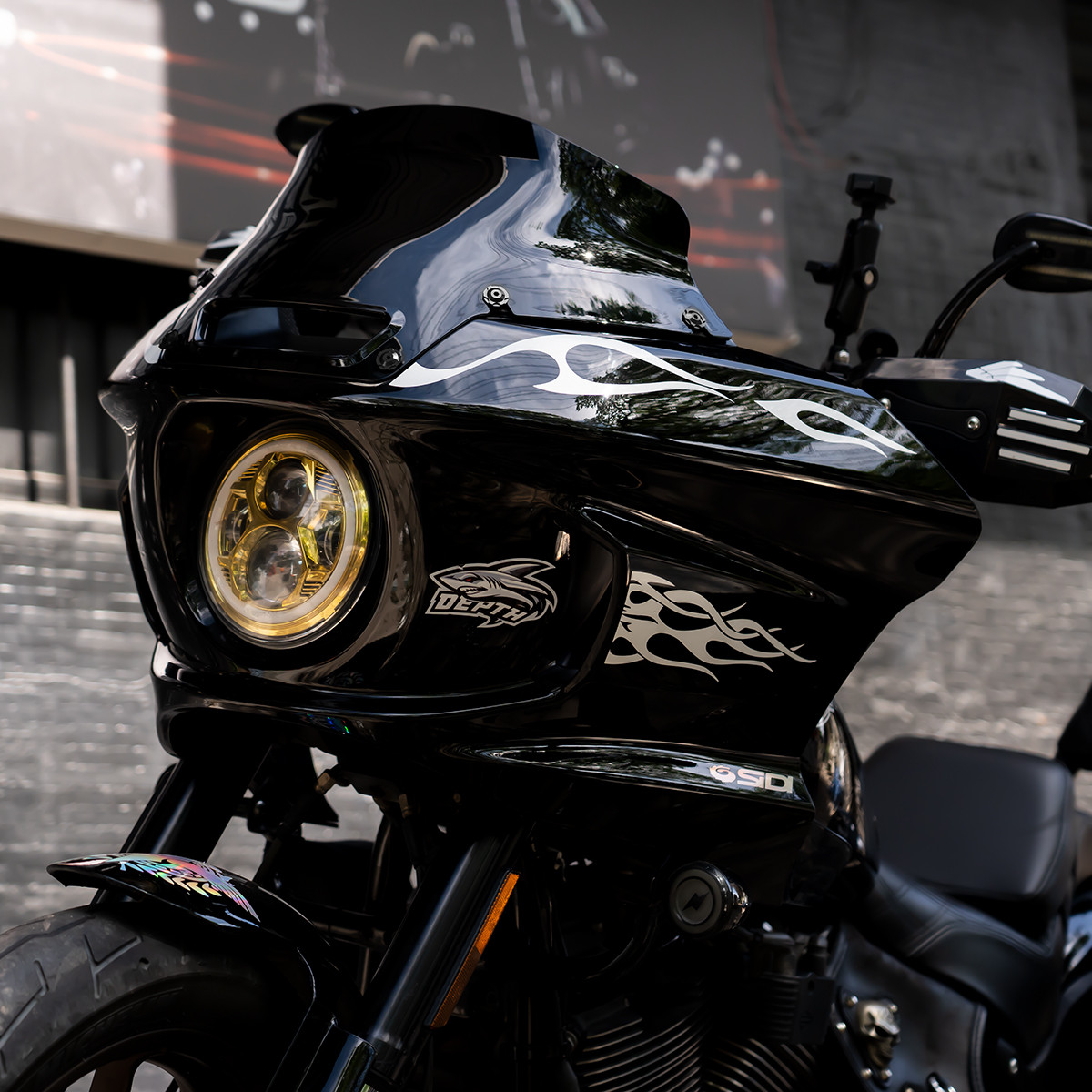 Hogworks Hogworkz® Flowz 6" Windshield for Harley® Low Rider ST '22-'25 | Dark Smoke