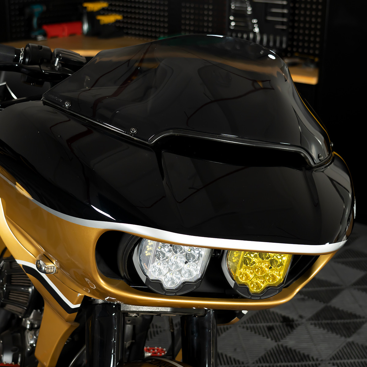 Hogworks Hogworkz® Flowz 9" Windshield for Harley® Road Glide '15-'25 | Smoke