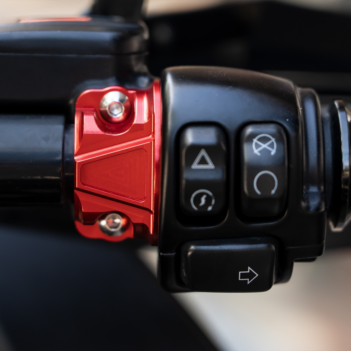 Hogworks Billet Brake & Clutch Perch Clamps for Harley® Softail / Dyna / Sportster | Red