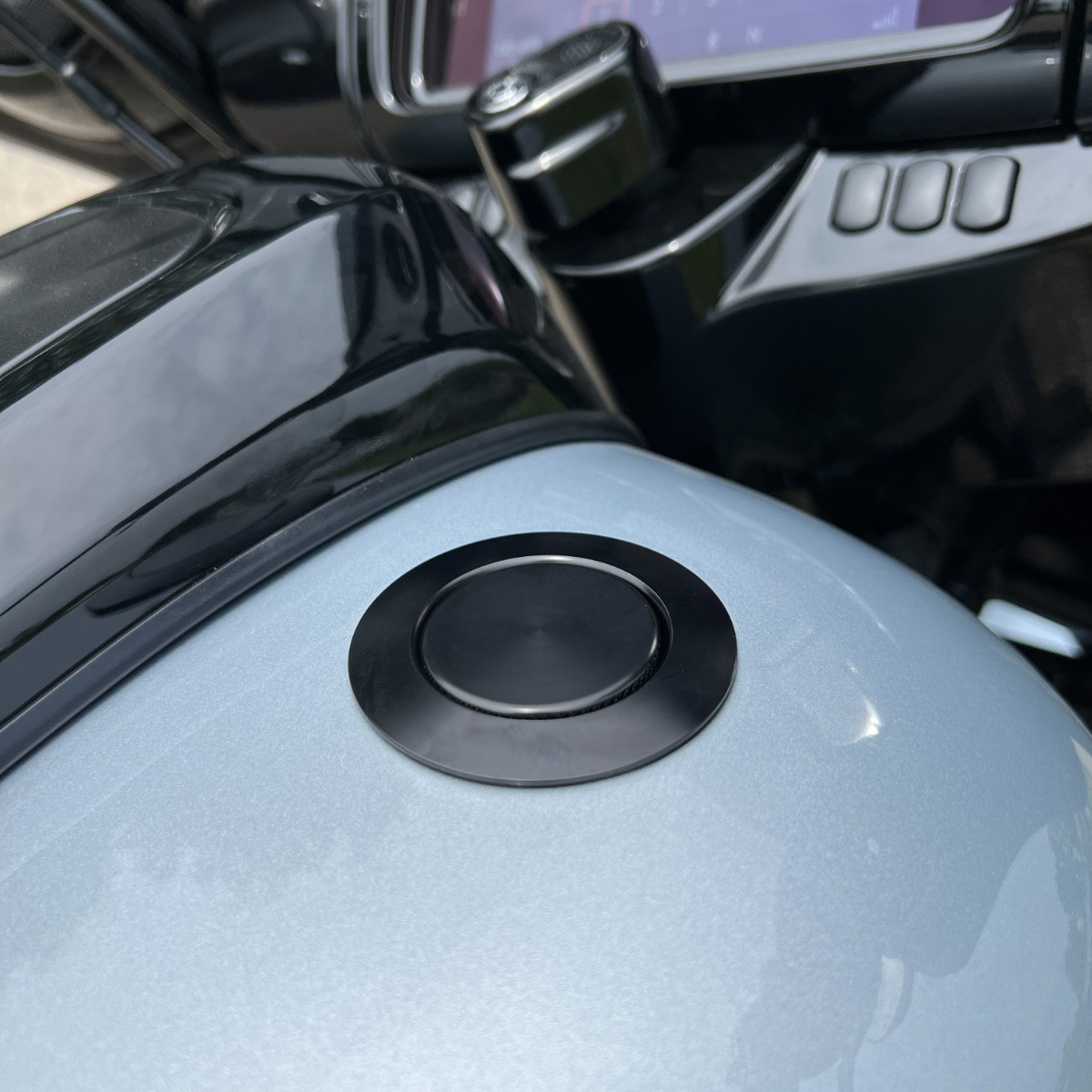 Hogworks Flush Mount Pop-up Gas Cap for Harley-davidson®