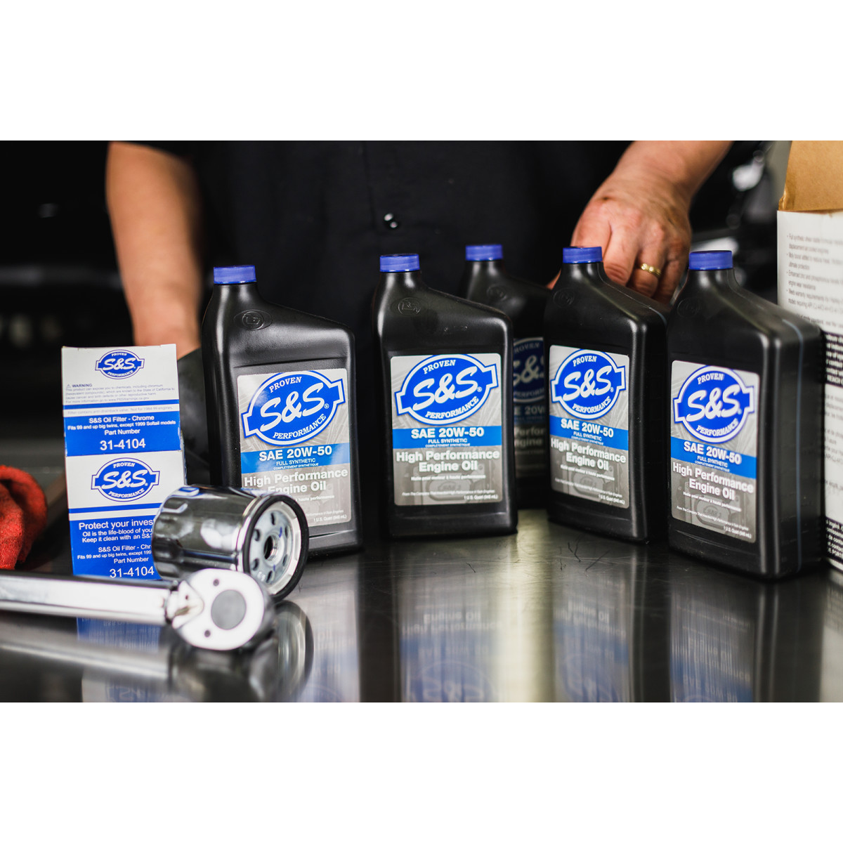 S&S Cycle #218944 - Oil Change Kit - Chrome Filter - M8 - 5 US quarts